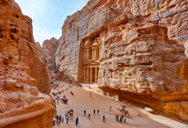 Petra Antik şehir Ürdün'de Al Khazneh Tapınağı Türbesi