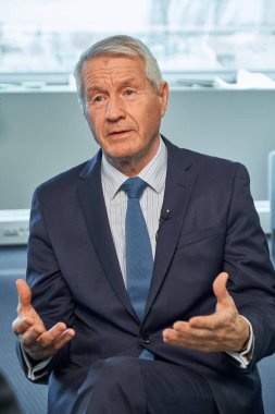 Strasbourg, Fransa/Şubat 09, 2016:Council Avrupa Genel Sekreteri Thorbjorn Jagland, Rus televizyon bir röportajda