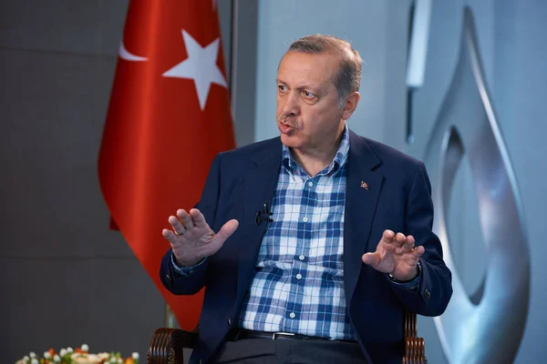 СТАНБУЛ, ТУРЦИЯ / АВГУСТА 07,2016: Президент Турции Реджеп Тайип Эрдоган во время интервью российскому телевидению — стоковое фото