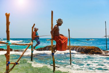 Hikkaduwa, Sri Lanka/Şubat 03,2017: Sri Lanka'da ile özel bir Kutbu balık geleneksel şekilde