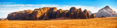 Ürdün 'deki Wadi Rum Çölü. Gün batımında