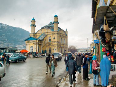 Kabil, Afganistan/Mart 3, 2009: Bir merkezi cadde ve Camii