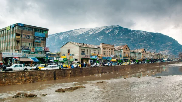 Kabul, Afghanistan/maart 3, 2009: Kabul-rivier Dijk in het centrum van de stad — Stockfoto