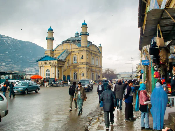 Kabul, Afganisztán/március 3, 2009: Az egyik a központi utcák és a mecset — Stock Fotó