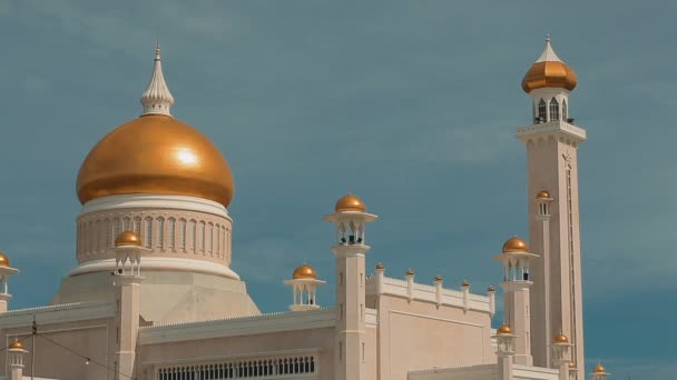 Bandar Seri Begawan, Brunei Darussalam-MARCH 31,2017: Мечеть Султана Омара Али Сайфуддина — стоковое видео