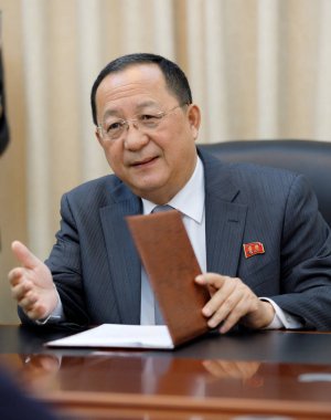 Pyongyang, Demokratik Halk Cumhuriyeti Kore / Ekim 11,2017: Dışişleri Bakanı, Demokratik Halk Cumhuriyeti, Kore Li Yong Ho Rus heyeti ile bir görüşme sırasında