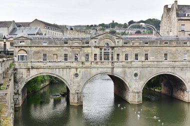 Bath İngiltere'de Simgesel Yapı Pulteny Köprüsü