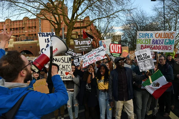 Protestersmarch genom centrum — Stockfoto