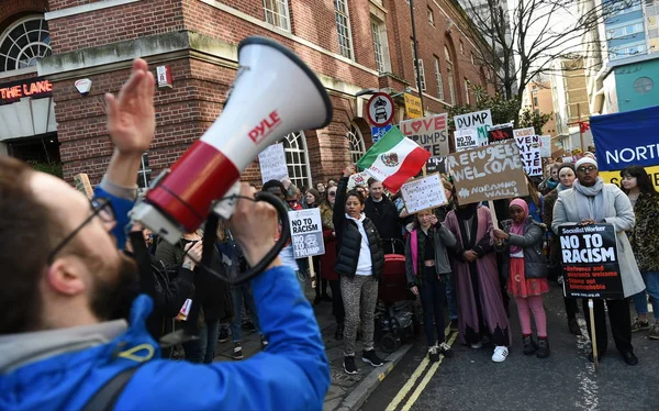 Protestersmarch por el centro de la ciudad — Foto de Stock