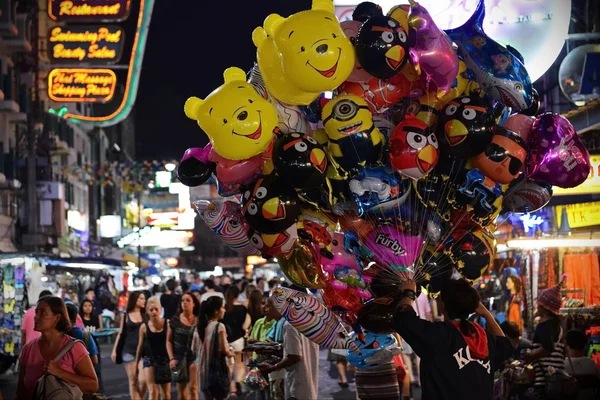 Street vendor selling balloons — Stock Photo, Image