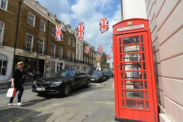 Tradycyjny czerwony schowek na telefon w Westminster. — Zdjęcie stockowe