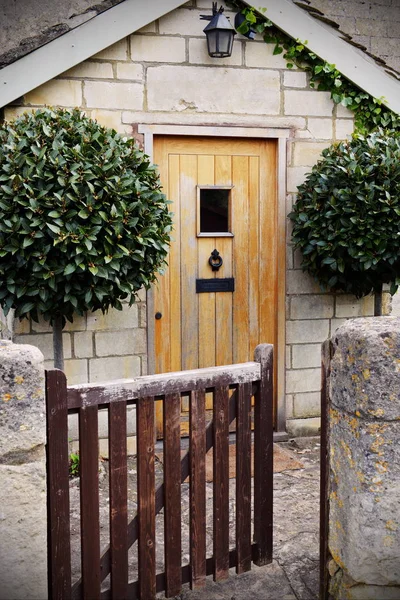 Puerta frontal de madera — Foto de Stock