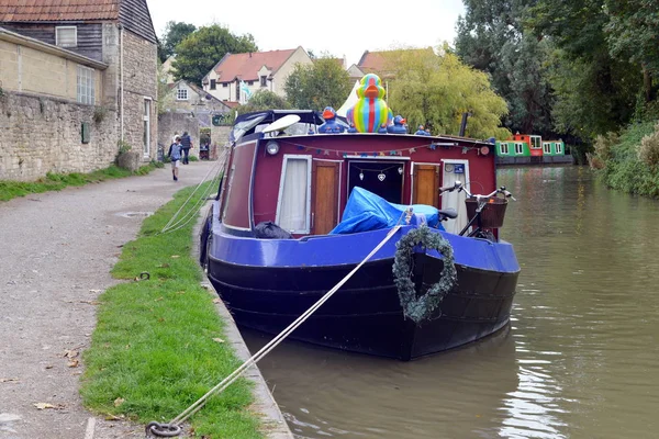 Boat moored on Kennet and Avon Canal — Stock Photo, Image