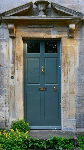 Casa e porta da frente azul — Fotografia de Stock