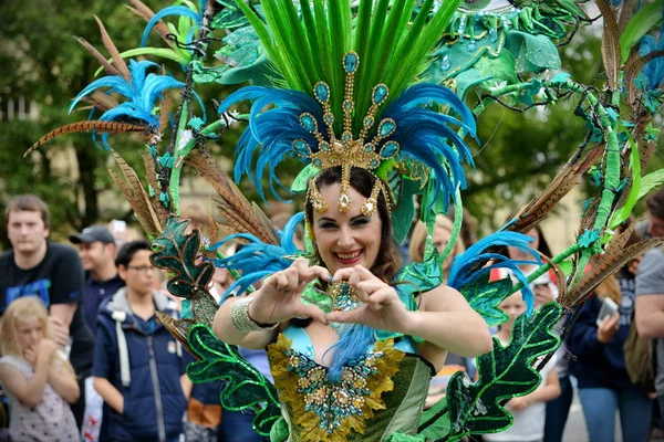 Dancer in costume in Bath Carnival — Stock Photo, Image