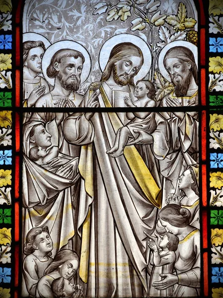 善き羊飼いの教会の窓にイエス キリストの古いステンド グラス描写の