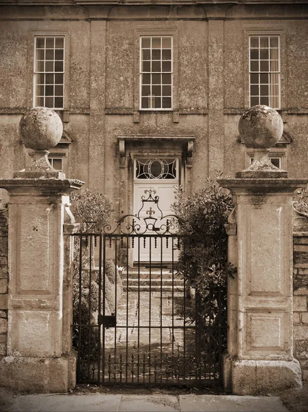 Entrée de la vieille maison — Photo