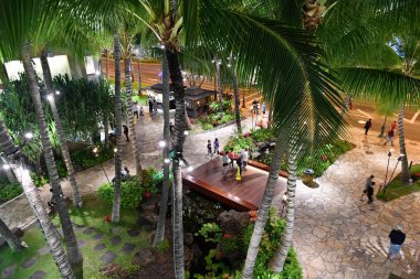 Akşam saat tarafından düzenli street yürüyüş insanların Üstten Görünüm