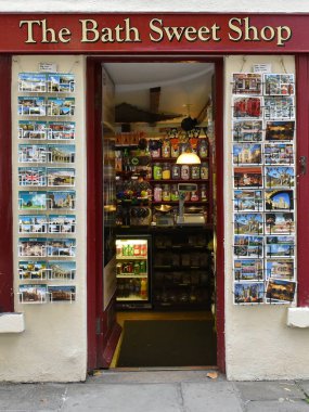 Bath, İngiltere - 18 Ekim 2015: dış şehir merkezi Caddesi üzerinde eski tatlı veya şeker dükkanı
