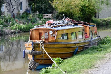 Tekne görünümünü Nehri sahilinde Park