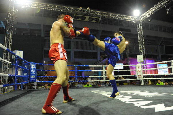 BANGKOK, THAILAND - November 21, 2012: amateur Thai kickboxing match at MBK Fight Night