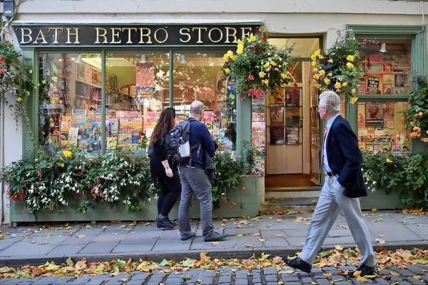 Weergave Van Mensen Lopen Door Straat Buurt Van Bad Retro — Stockfoto