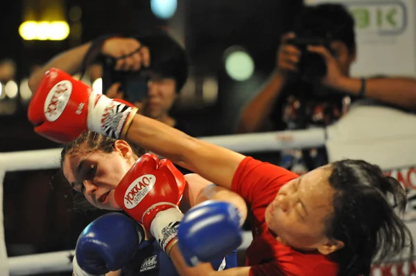 Bangkok Thailand January 2013 Unidentified Fighters Competiting Amateur Thai Kickboxing — Stock Photo, Image