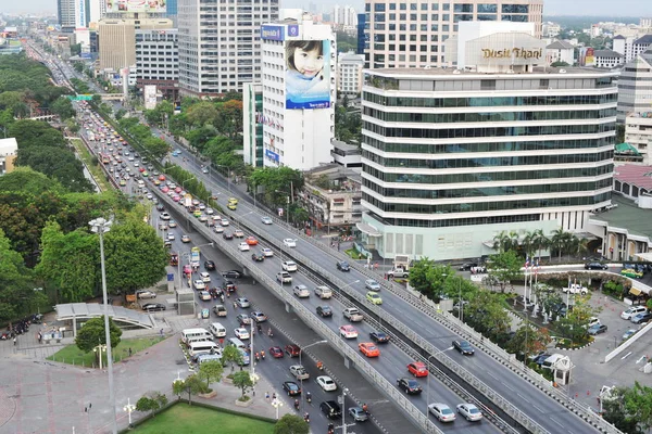 Bangkok Tailândia Maio 2012 Tráfego Que Passa Longo Movimentada Estrada — Fotografia de Stock