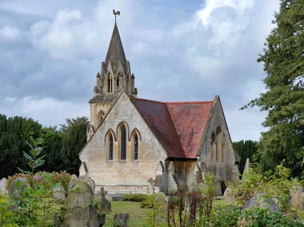 Vista Las Lápidas Cruz Cristiana Cementerio Iglesia —  Fotos de Stock