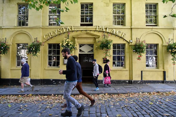 View People Walking Street Crystal Palace — Stock Photo, Image