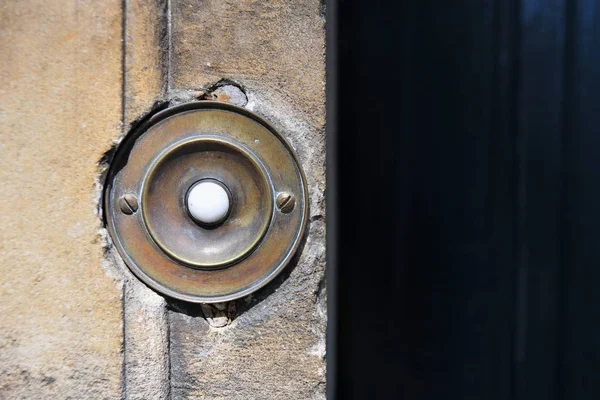 Vintage Kapı Zili Eski Taş Duvar Içinde Closeup — Stok fotoğraf