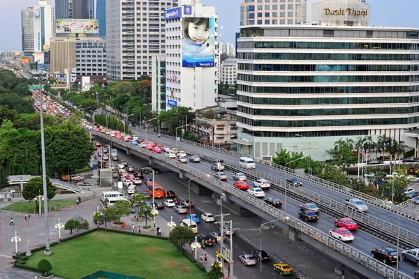 Bangkok Thailand Maj 2012 Trafik Som Passerar Längs Upptagen Stad — Stockfoto