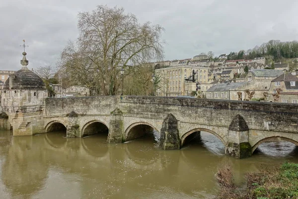 Widok Starych Wyblakły Most Nad Rzeką Błotniste — Zdjęcie stockowe