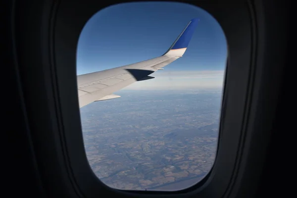Skrzydło Samolotu Lecącego Niebie — Zdjęcie stockowe