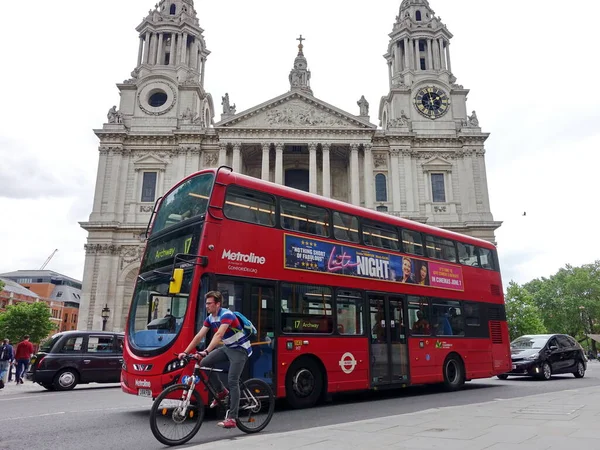 Λονδίνο Ηνωμένο Βασίλειο Ιουνίου 2019 Ένα Εμβληματικό Κόκκινο Λεωφορείο Του — Φωτογραφία Αρχείου