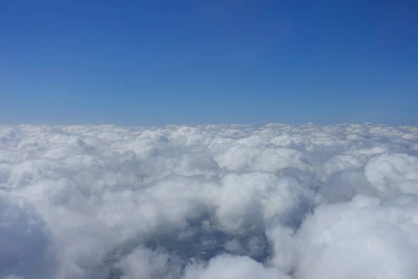 Вид Солнечных Облаков Голубого Неба — стоковое фото