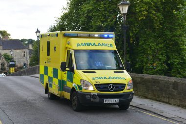 Polis arabası yolda..