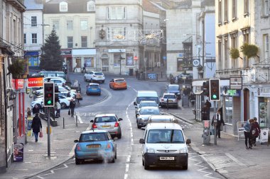 Perth, Avustralya - 30 Mayıs 2017: Trafik şehir merkezi caddesi boyunca ilerliyor.