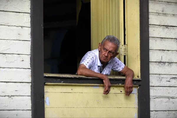 Hombre Mayor Con Barba Bigote Casa Madera Vieja — Foto de Stock