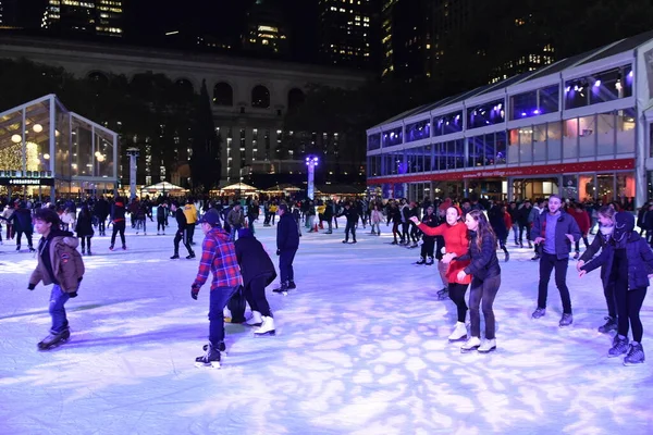 Eine Menge Touristen Moskau Viele Menschen Und Der Erste Schnee — Stockfoto