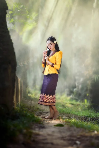 Langwieriges Mädchen aus Laos — Stockfoto