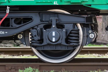 Burgas, Bulgaristan - 20 Mart 2017 - kargo tren tekerlekli yük - 4axled kutu vagon yeşil türü: Eanos Model: 155-1 - Transvagon reklam