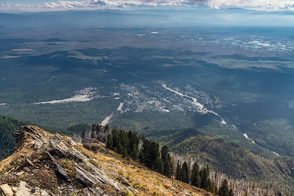 Blick vom Berg auf das Dorf Arschan — Stockfoto