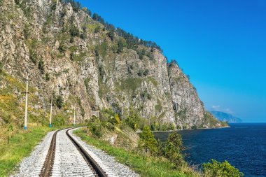 Çevre-Baykal tren sert kayalarda