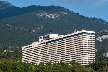 Hotel Yalta sahil üzerinden görünümünü