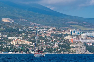 Karadeniz üzerinde tekne yüzen