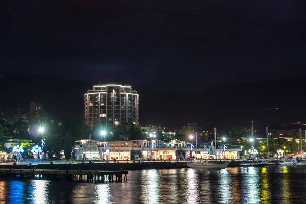 Yalta set of gece görünümü — Stok fotoğraf