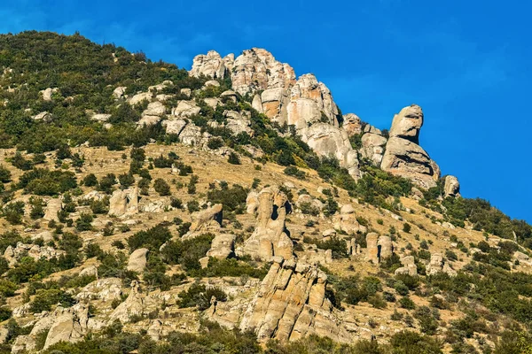 Hayaletler, Demerdzhi dağ Vadisi güzel kayalarda