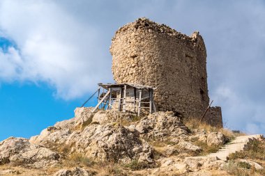 Yün eski Ceneviz Chembalo kale kalıntıları