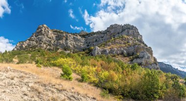 Cape Aya giden yolda güzel rock